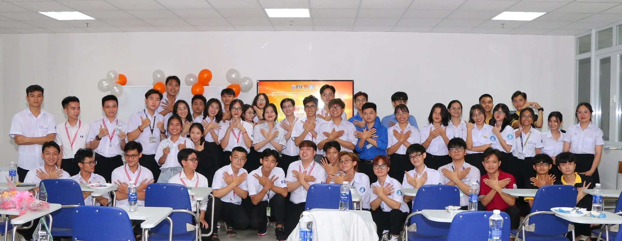 Lễ tuyên dương Sinh viên 5 tốt Liên Chi hội khoa CNTT năm học 2021 - 2022