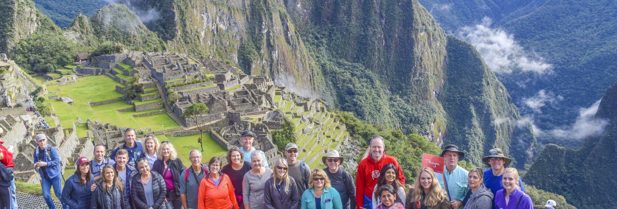 La Brigada Misional en Machu Picchu con Tikaymi