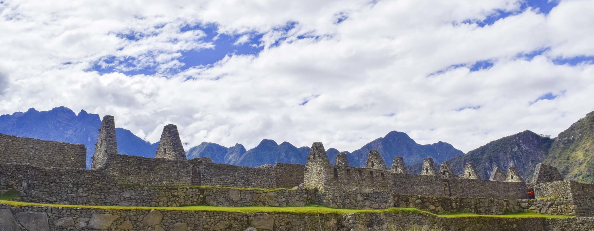 Tour 8 días: Lima, Cusco, Valle Sagrado,Machu Picchu, Montaña de 7 colores y tour Lago Titicaca.
