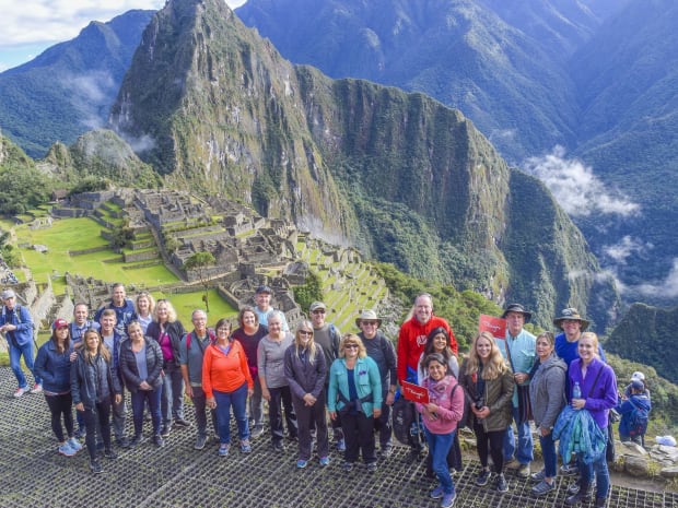 La Brigada en Machu Picchu con Tikaymi