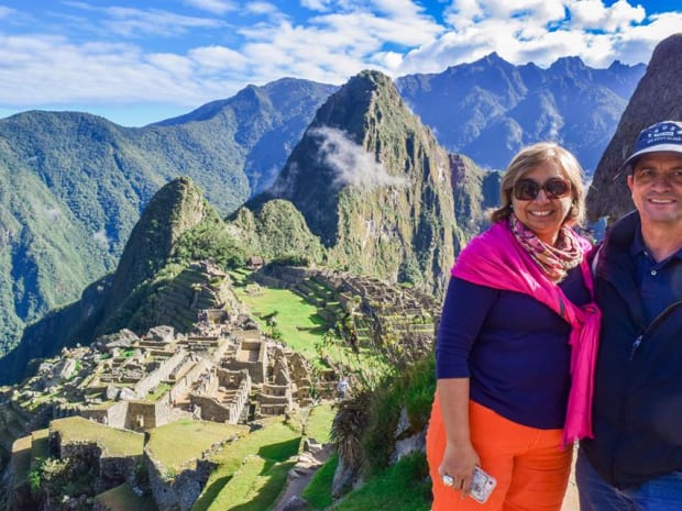 Machu picchu Vista de Huayna con Turistas