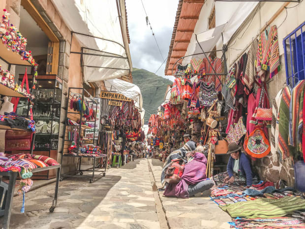 Turistas en el Mercado de Pisac