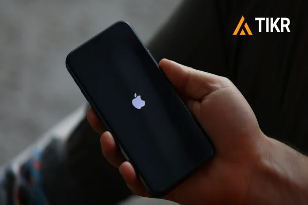 Apple Fell 5% in the Last 30 Days. Here’s Why AI Concerns Are Driving the Stock Into 2026