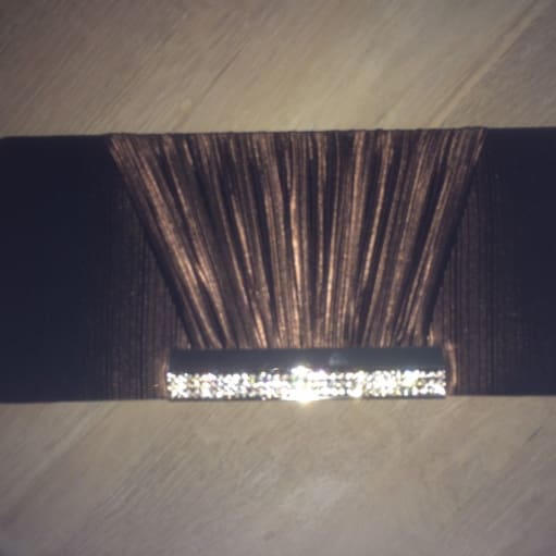 Festtaske, andet mærke, satin, Flot brun Festtaske med skulderkæde & glitter sten, samt magnet lu.