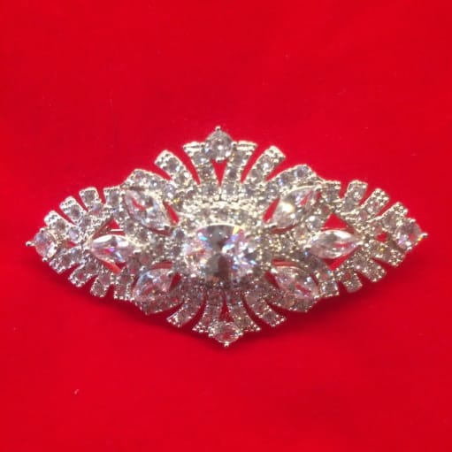 Broche, bijouteri, Priser fra 35 kr. til 195 kr. forsendelse udgør 33 kr. Sendes med DAO eller af.