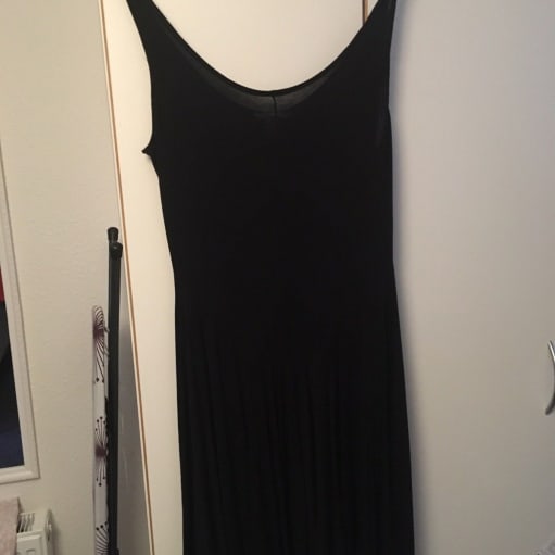 Festkjole, H&M, str. M, Sort, Ubrugt, Enkelt sort kjole. Aldrig brugt. Str. M. Nypris 200kr. BY.