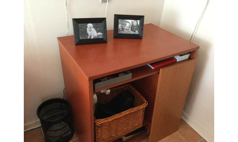 Køb skrivebord med computer bord plus kontotst... tilsalg.dk Skrivebord plankebord