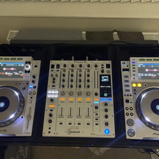 Pioneer DJM 900 NXS2 & 2 x CDJ 2000 Nexus2