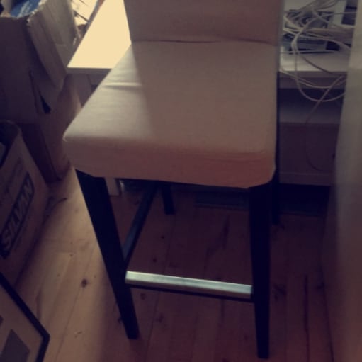 Høj bord med eller uden stole (ikea)