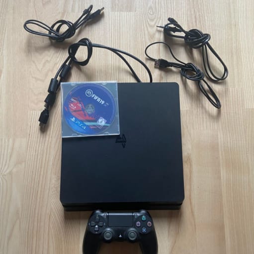 Playstation 4 - SLIM - GOD STAND