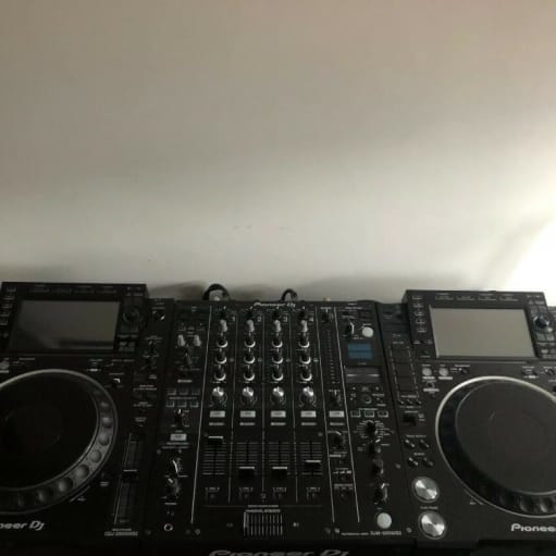 2x Pioneer CDJ2000 NXS2 og 1x DJM900 NXS2