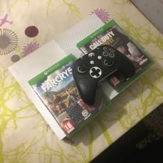 Xbox one S i perfekt tilstand med 2 spil