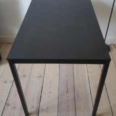 Sort spisebord fra IKEA