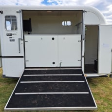 2014 Equitrek Space Treka L - hestetrailer