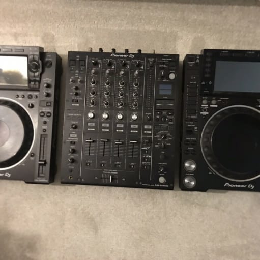 Pioneer CDJ 2000 Nxs 2 & DJM 900 Nxs 2