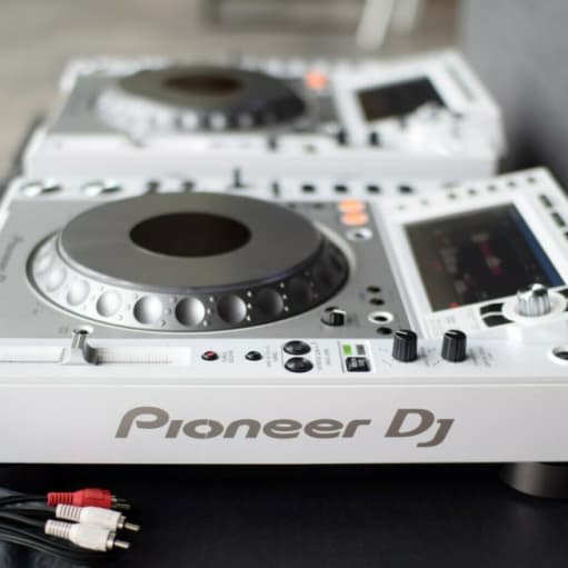 Hvid begrænset 2x Pioneer CDJ 2000 NXS2