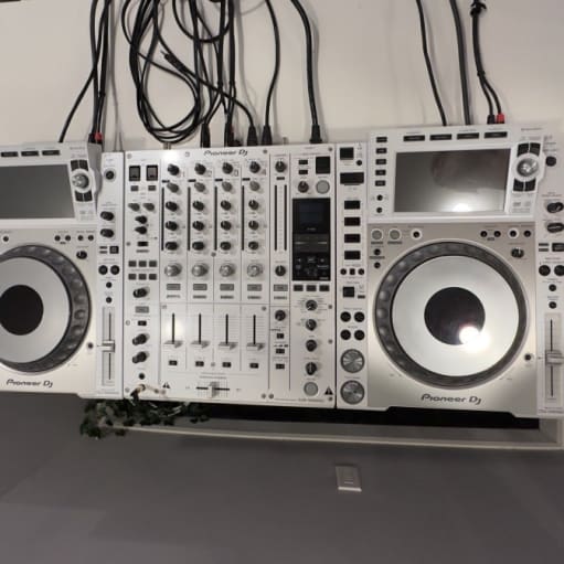 Pioneer DJ x2 CDJ-2000NXS2 + DJM-900NXS2 - Limited Edition