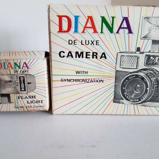 Diana deluxe camera med Flash Light i originale kasser sælges samlet 