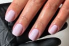 Manicura com verniz tradicional