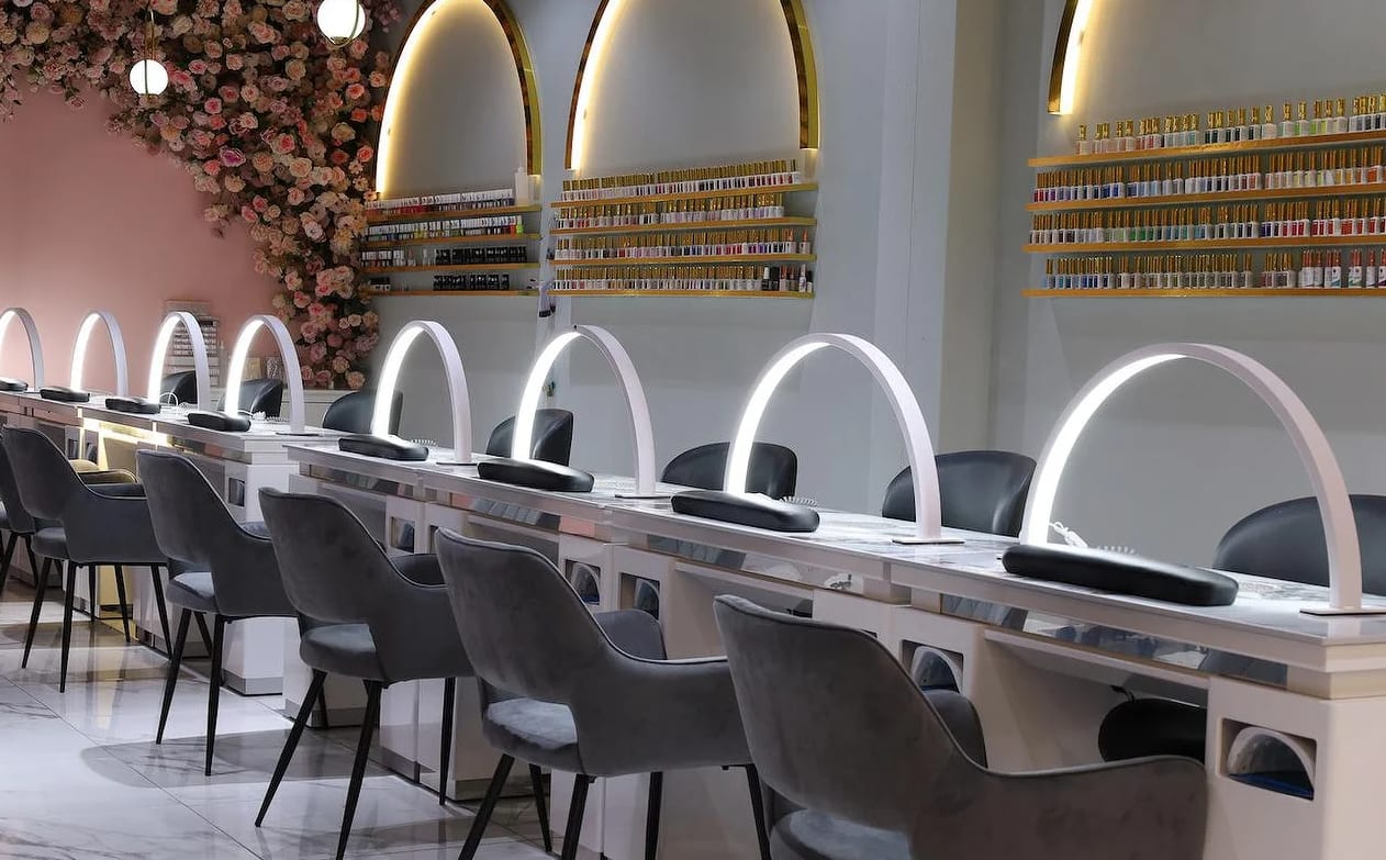 Iconic Nails & Beauty - Schweglerstraße