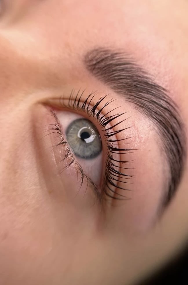 Adriana Cristiny MAKEUP & BROW