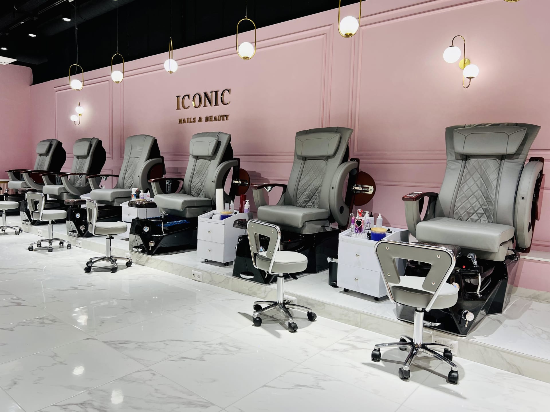 Iconic Nails & Beauty - Schweglerstraße 3