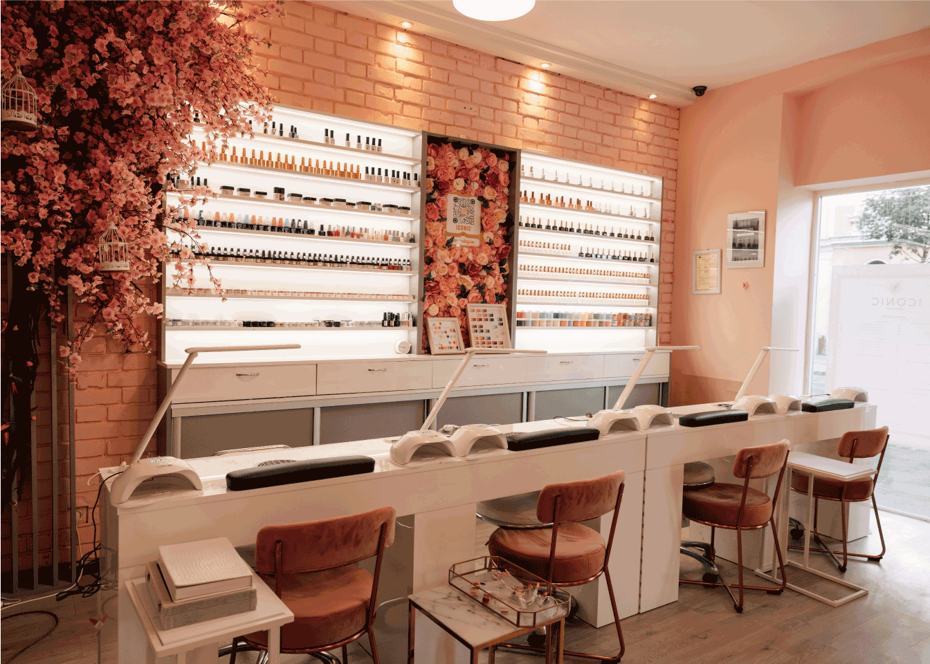 Iconic Nails & Beauty - Schweglerstraße 7