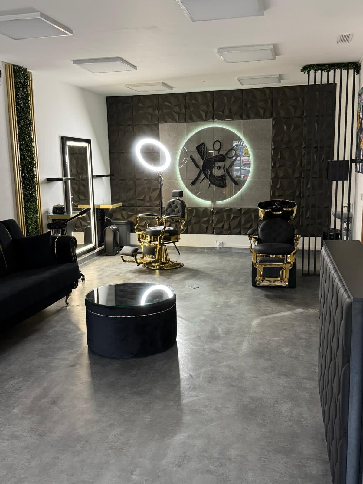 Oscar's Barbershop 2