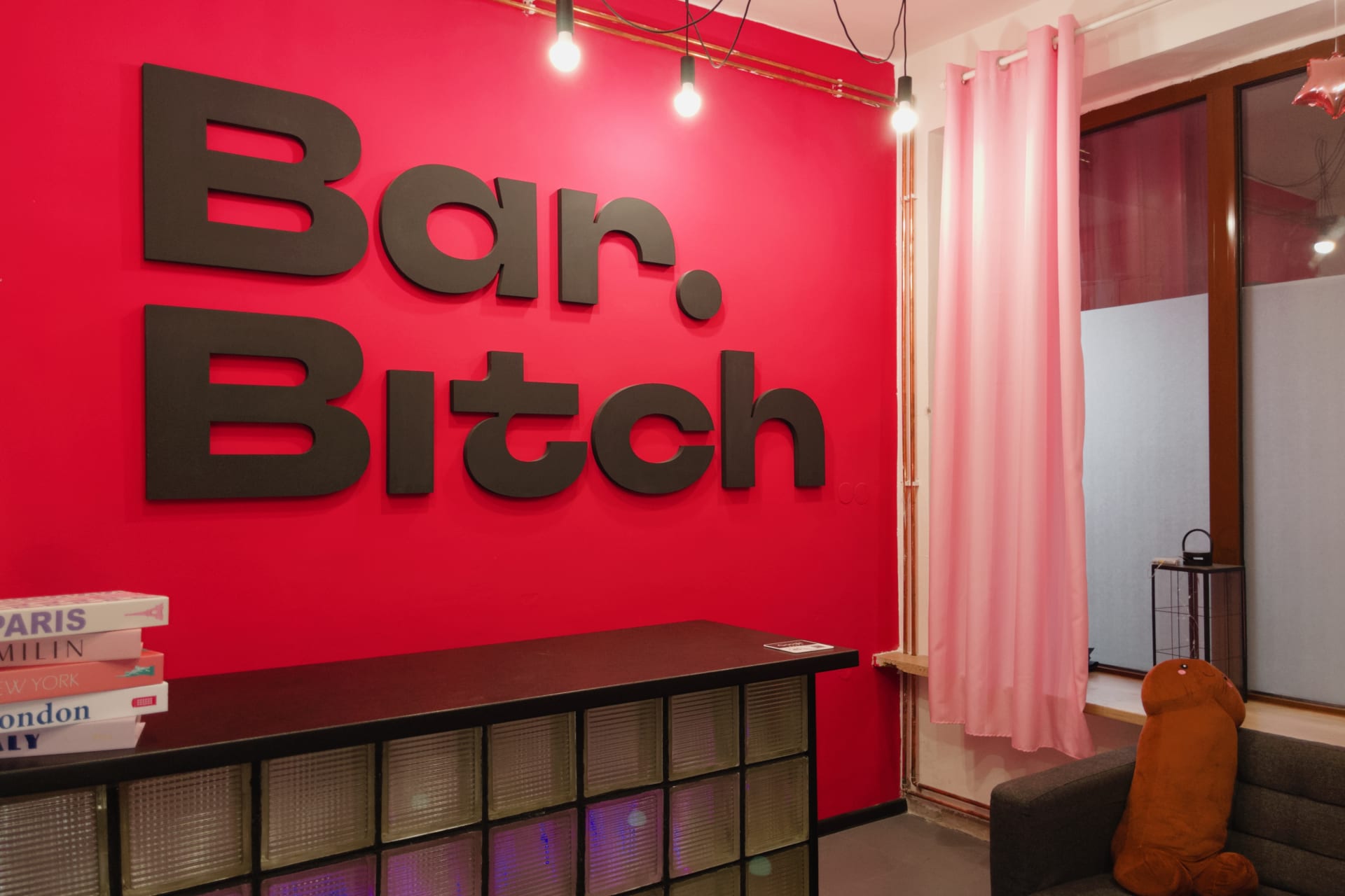 Bar.bitch