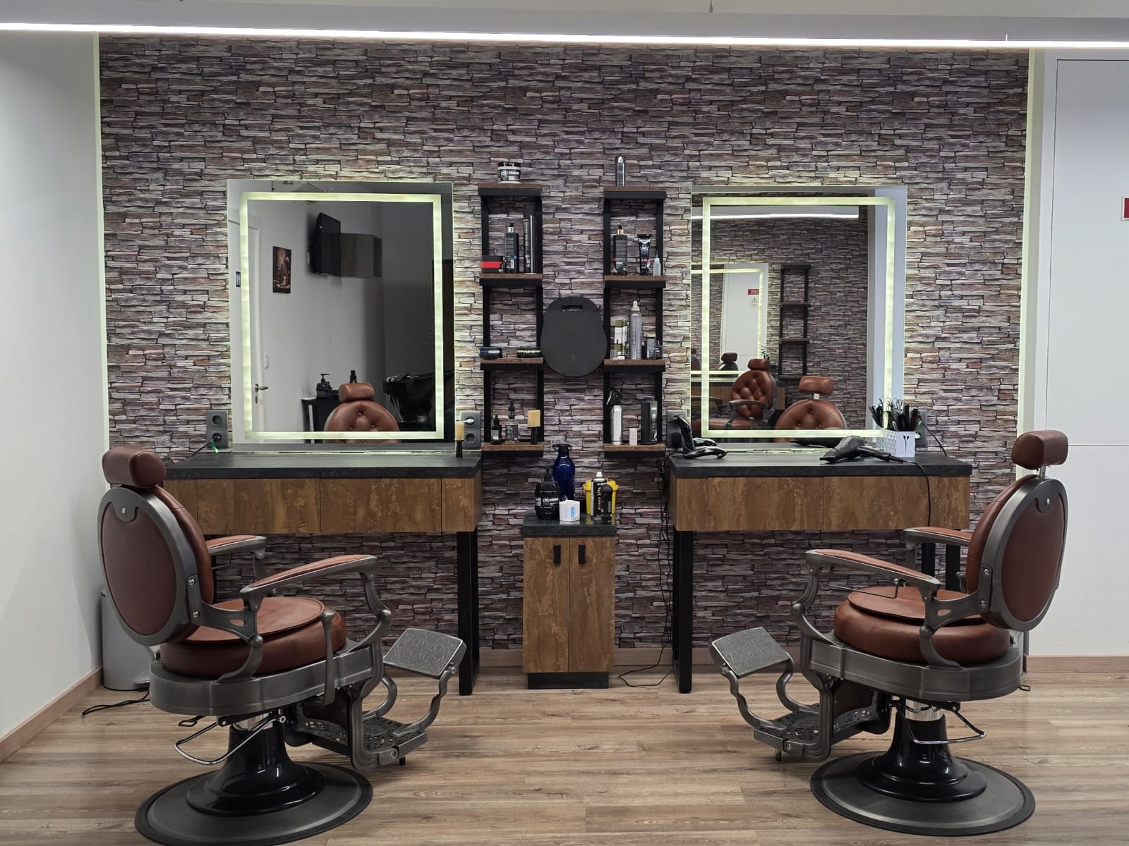 Hen-Destak Barbearia (Mazedo) 1