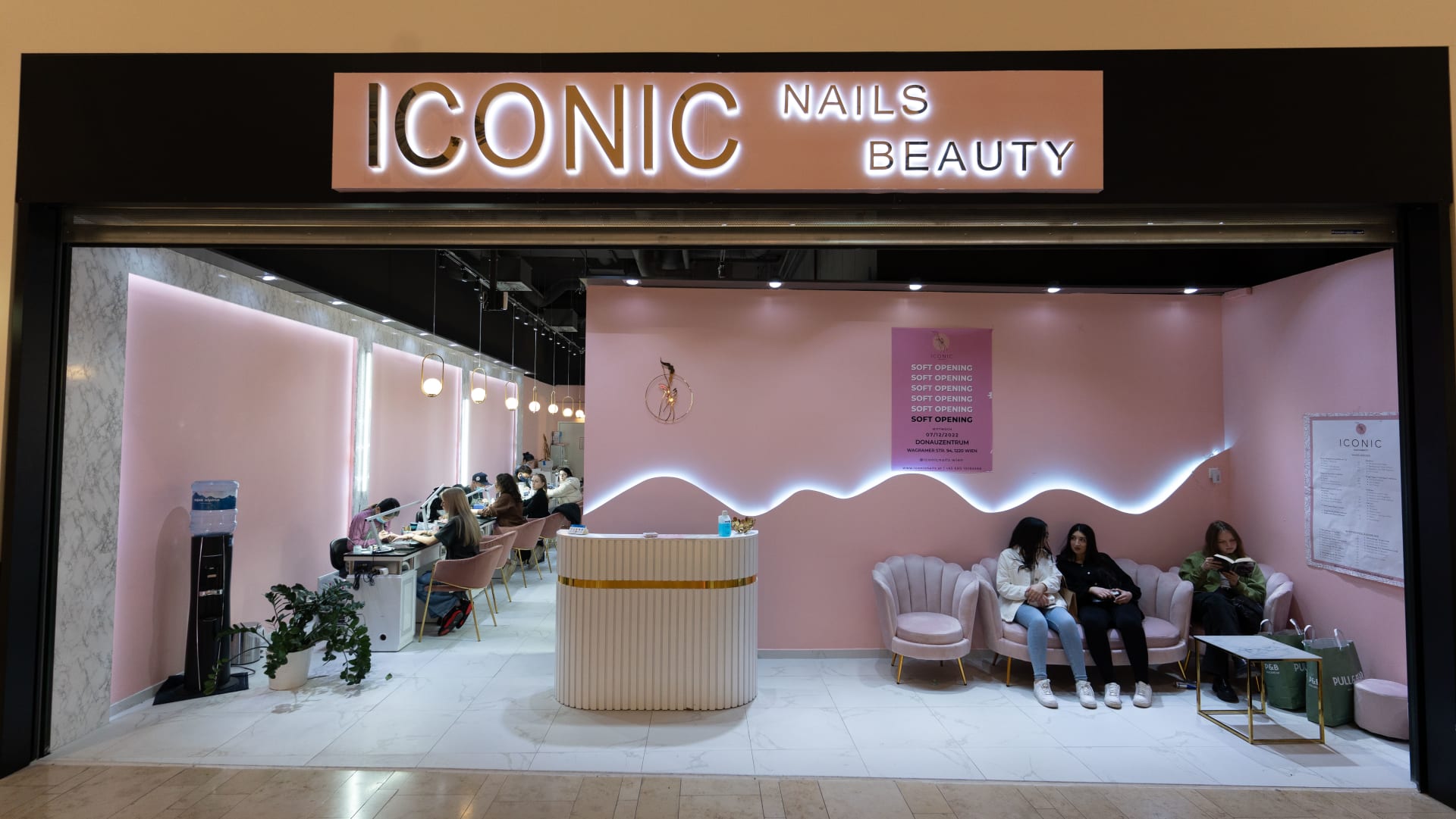 Iconic Nails & Beauty - Schweglerstraße 5