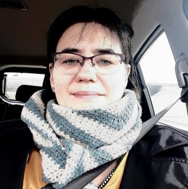 Neglur hjá Ástu
