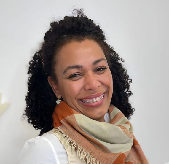 Cíntia Soares Massoterapeuta