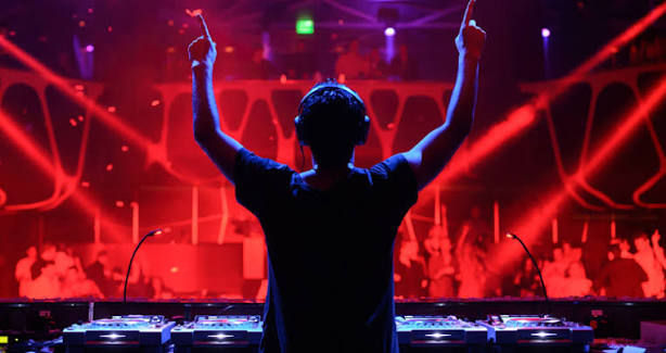 A L I G H T • DJ & PRODUCER