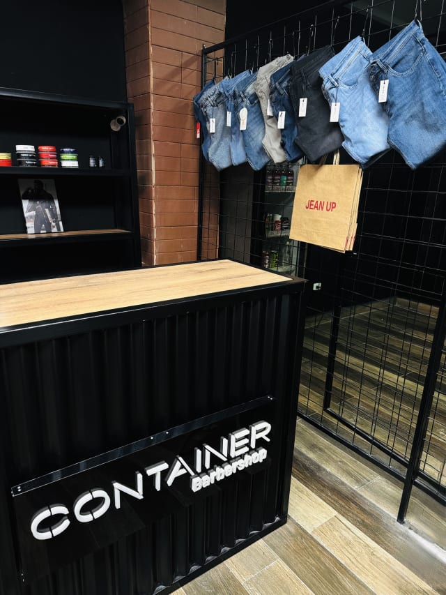CONTAINER BARBERSHOP 