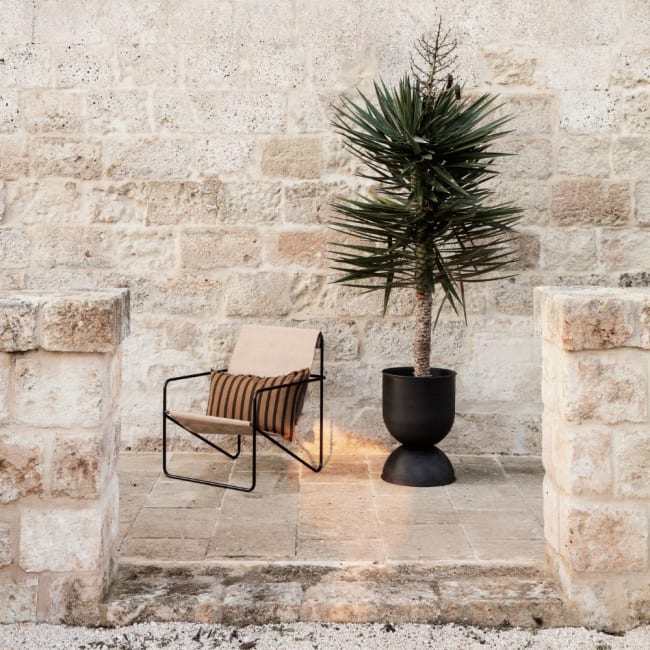 Desert Lounge stol i svartcashmere fra Ferm Living | Ting Desert Lounge stol i svartcashmere fra Ferm Living | Ting