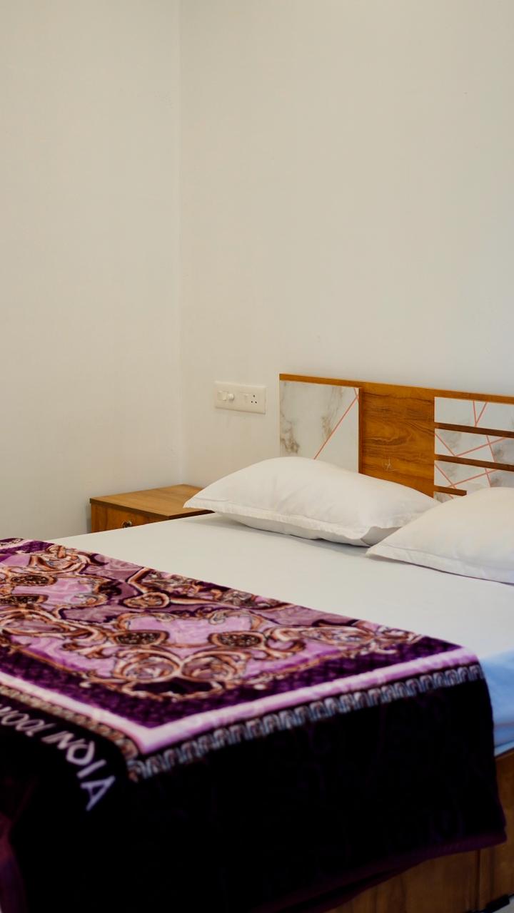 Moonlight Couple Friendly Private Rooms