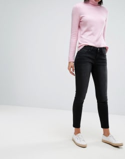 Stylisch Statt Langweilig So Kombinierst Du Schwarze Jeans