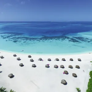Constance Moofushi Maldives in Malediven:  Constance Moofushi Maldives - Strand
