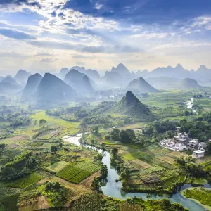 Von Guilins Bergwelten nach Hong Kong ab Shanghai: China Guilin Fluss 