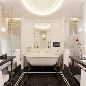 Fairmont Peace Hotel in Shanghai: China Shanghai Fairmont Peace Hotel - Badezimmer