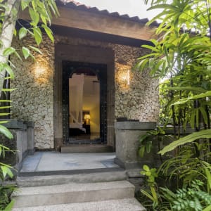 Tonys Villas and Resort in Süd-Bali:  Tonys Villas and Resorts Bungalow Garden Ambiance