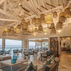 Carana Beach Hotel in Mahé:  Carana Beach Hotel - Restaurant