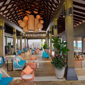 Grand Park Kodhipparu in Malediven:  Grand Park Kodhipparu - Breeze Dining Area Ambiance