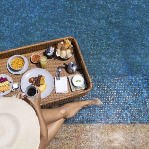 Jumeirah Muscat Bay:  Jumeirah Muscat Bay - Floating Breakfast