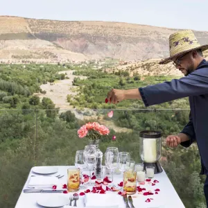 Kasbah Tamadot in Atlasgebirge:  Kasbah Tamadot - Asmoun Lounge Terrace