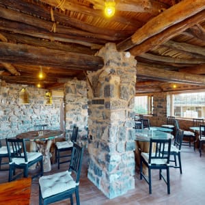 Hanging Terraces in Gebirge:  Oman Hanging Terraces - Restaurant