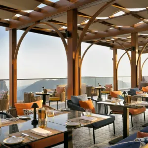 Hotel Indigo Jabal Akhdar Resort & Spa by IHG in Gebirge:   Oman Indigo Jebel Akhdar Vue Rooftop & Lounge