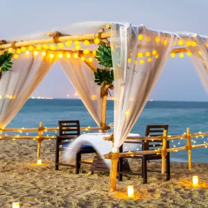 Regency Sealine Camp in Doha:  Qatar Regency Sealine Camp Dinner am Strand