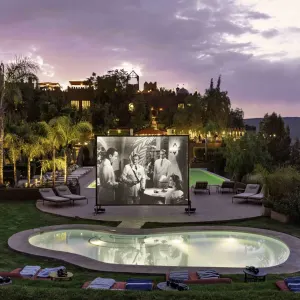 Kasbah Tamadot in Atlasgebirge:  Kasbah Tamadot - Freilicht Kino